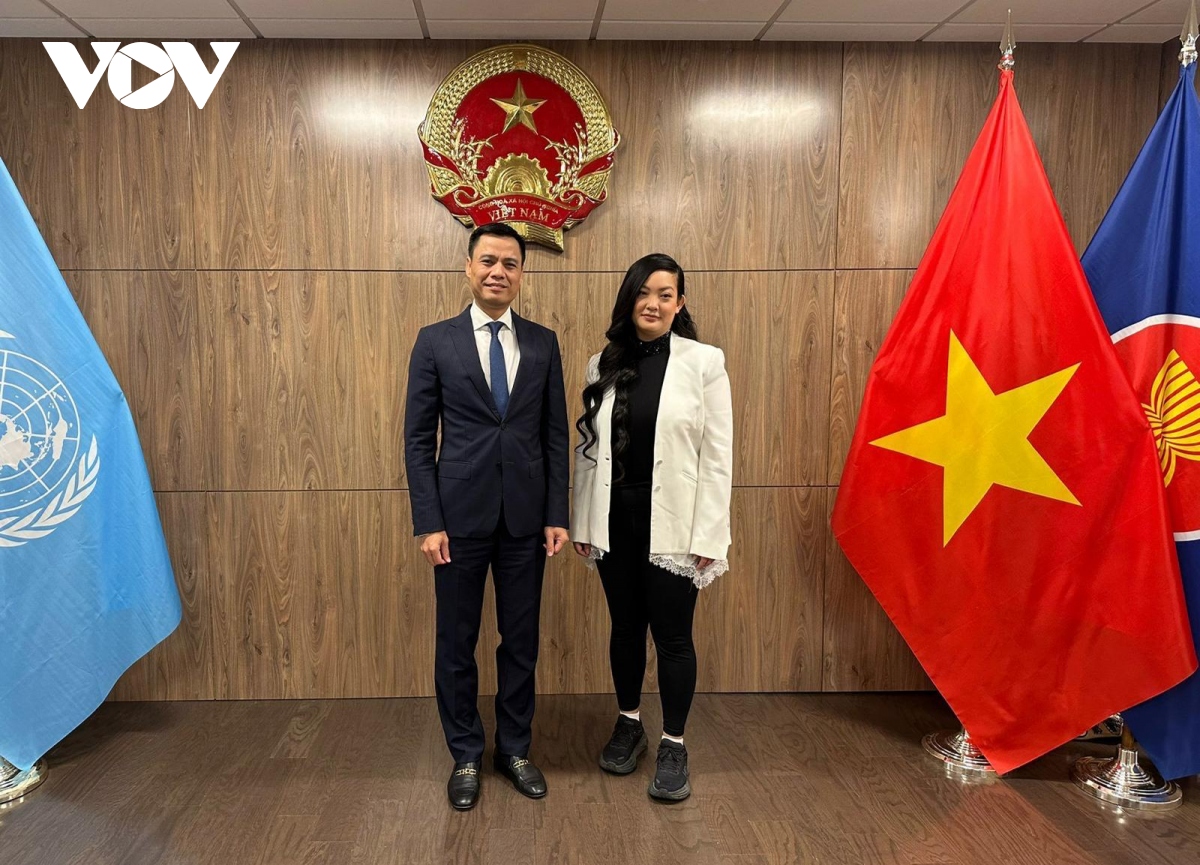 Đại sứ Đặng Hoàng Giang tiếp người phụ nữ gốc Việt đầu tiên sắp bay vào vũ trụ