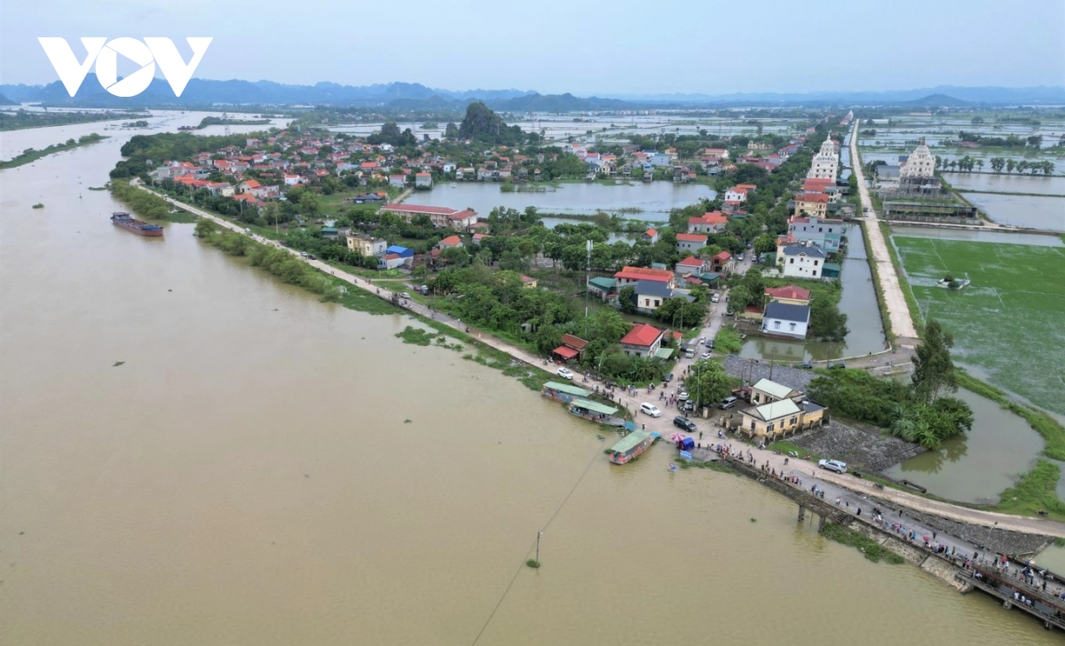 Nước sông Hoàng Long lên cao