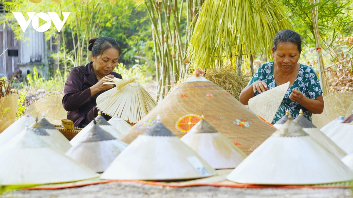 nghe cham non ngua phu gia tro thanh di san van hoa phi vat the quoc gia hinh anh 6