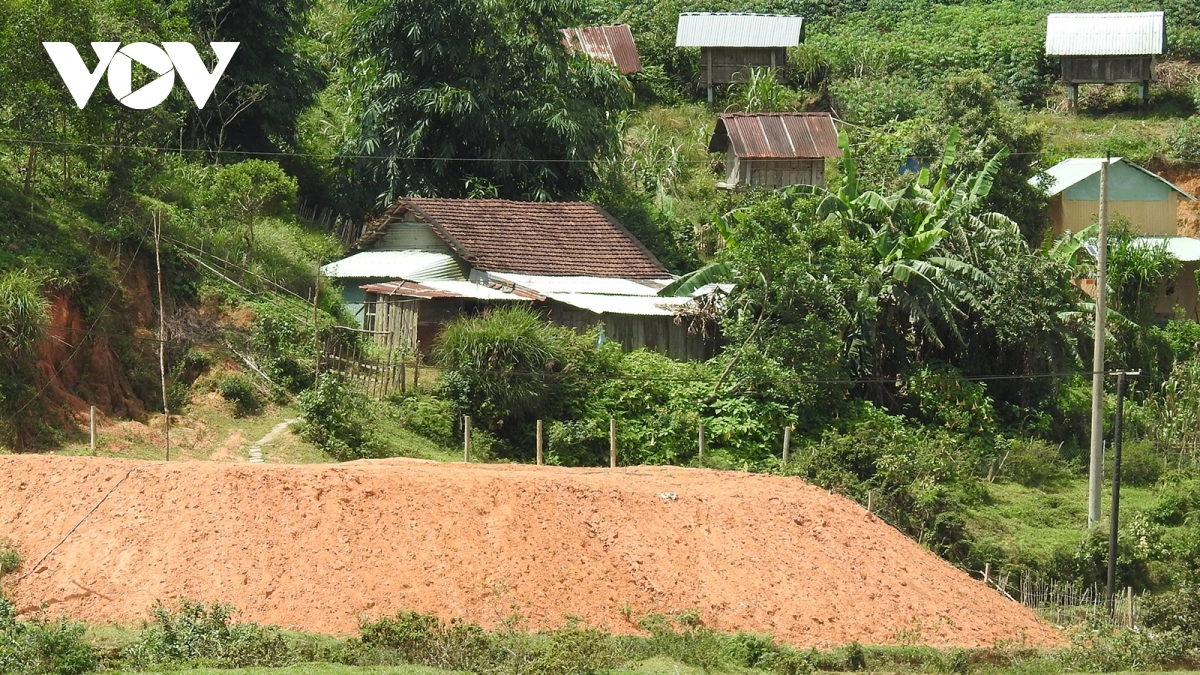 kon tum phan dau de tat ca ho ngheo deu co dat o va dat san xuat hinh anh 1