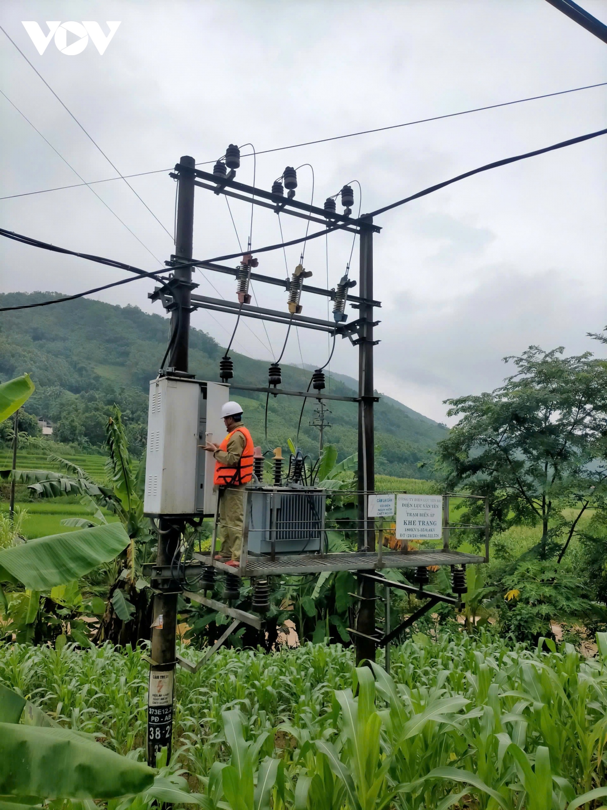 cap thiet khoi phuc luoi dien cho nguoi dan vung lu yen bai hinh anh 4