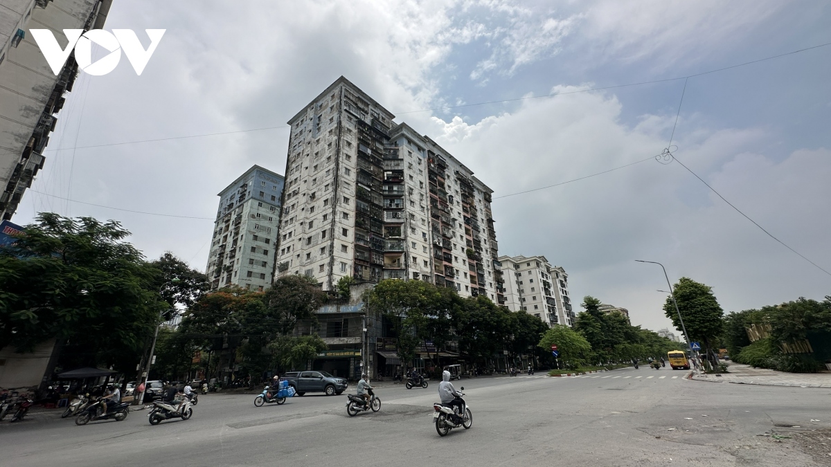 ha noi thu hoi nhieu dien tich o tang 1 chung cu tai dinh cu roi de lang phi hinh anh 1