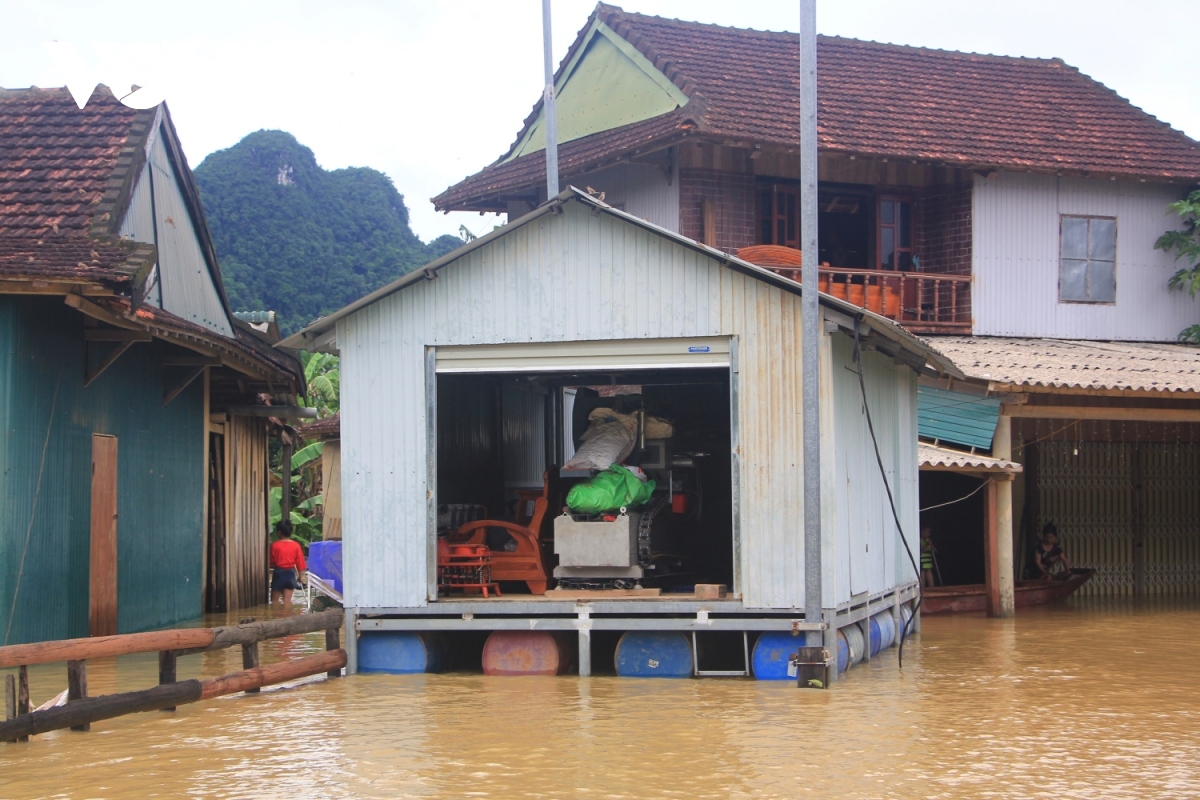 nha phao chong lu giup nguoi dan quang binh ung pho an toan voi ngap lut hinh anh 14