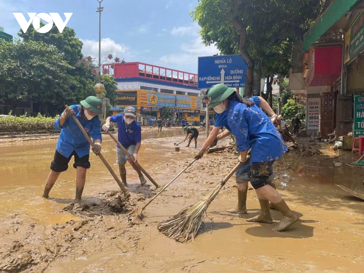 Doan thanh nien yen bai cuu tro nguoi dan vung lu hinh anh 2