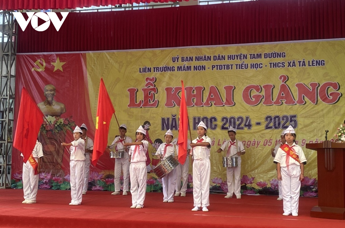 hoc sinh ca nuoc han hoan du le khai giang nam hoc moi 2024-2025 hinh anh 93