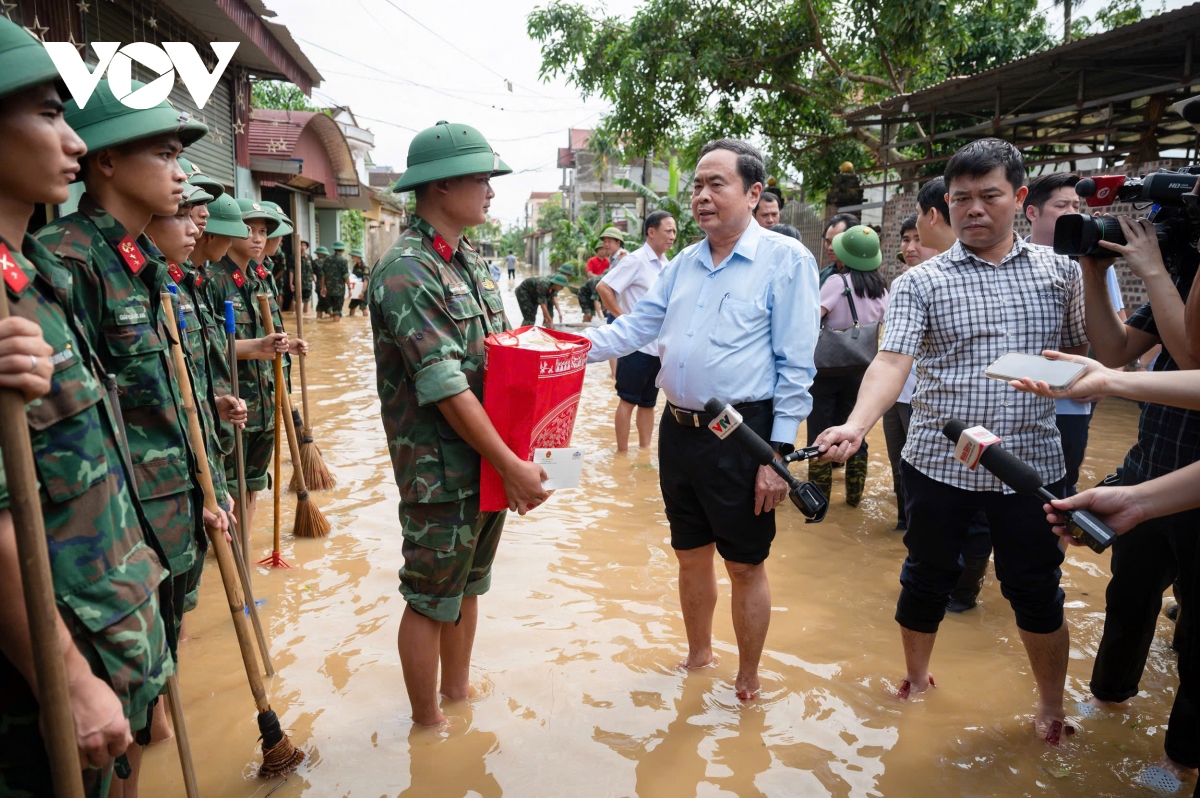 chu tich quoc hoi khong de xay ra tieu cuc trong cong tac cuu tro lut bao hinh anh 4