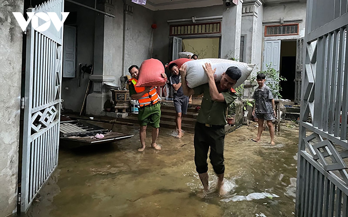 ninh binh chua phai xa tran tren song hoang long hinh anh 2