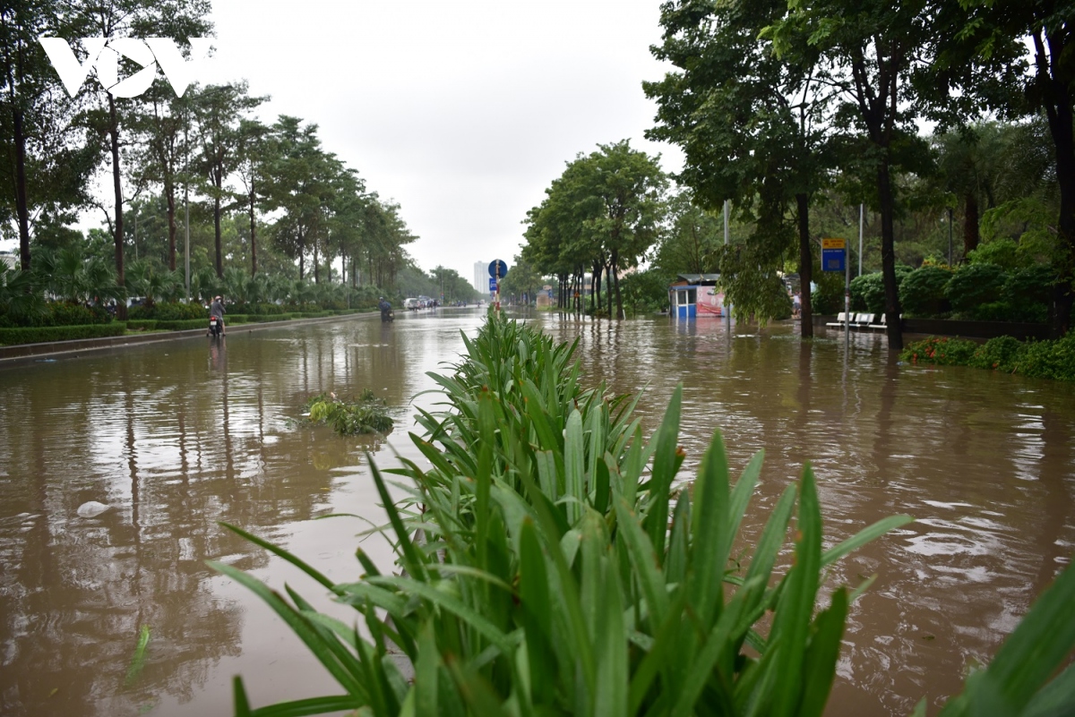 noi do ha noi nhieu noi bien thanh song do con mua lon tu dem qua va sang nay hinh anh 4