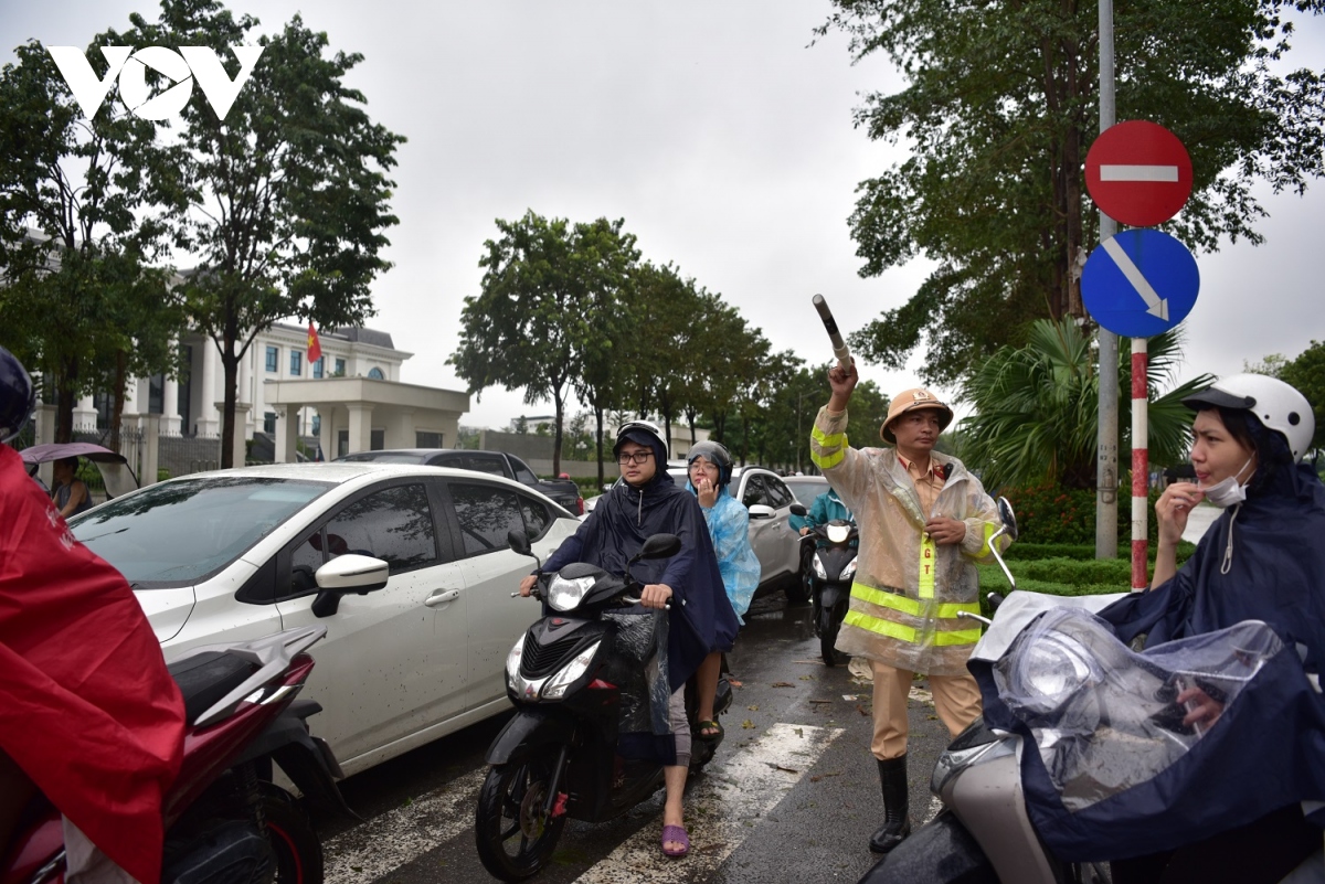 noi do ha noi nhieu noi bien thanh song do con mua lon tu dem qua va sang nay hinh anh 6