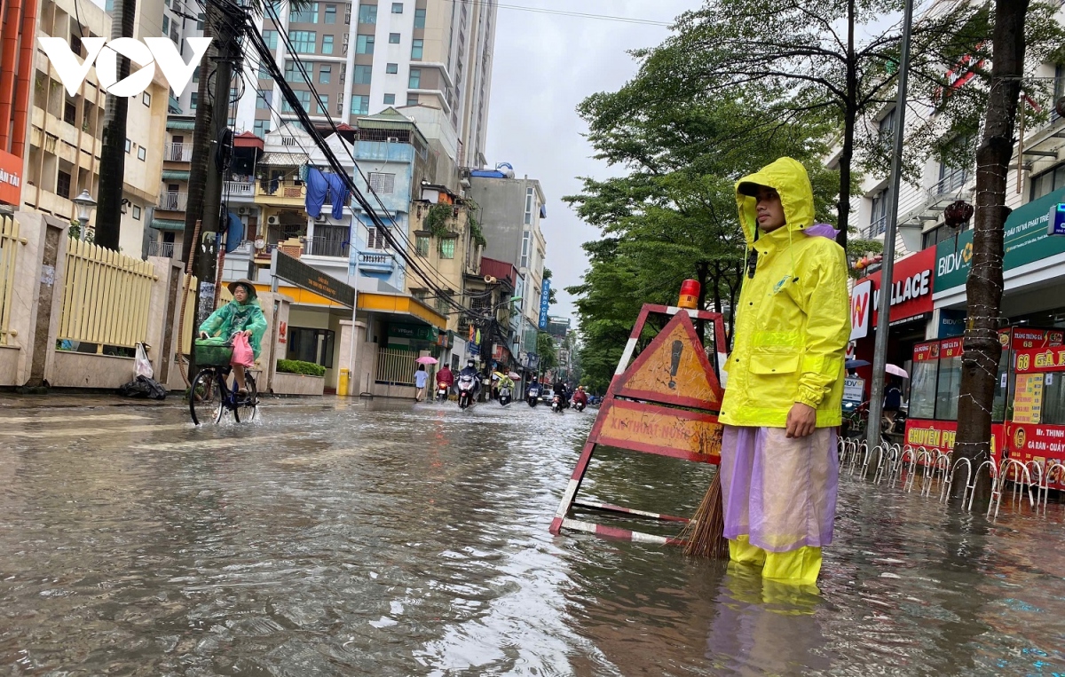 noi do ha noi nhieu noi bien thanh song do con mua lon tu dem qua va sang nay hinh anh 10