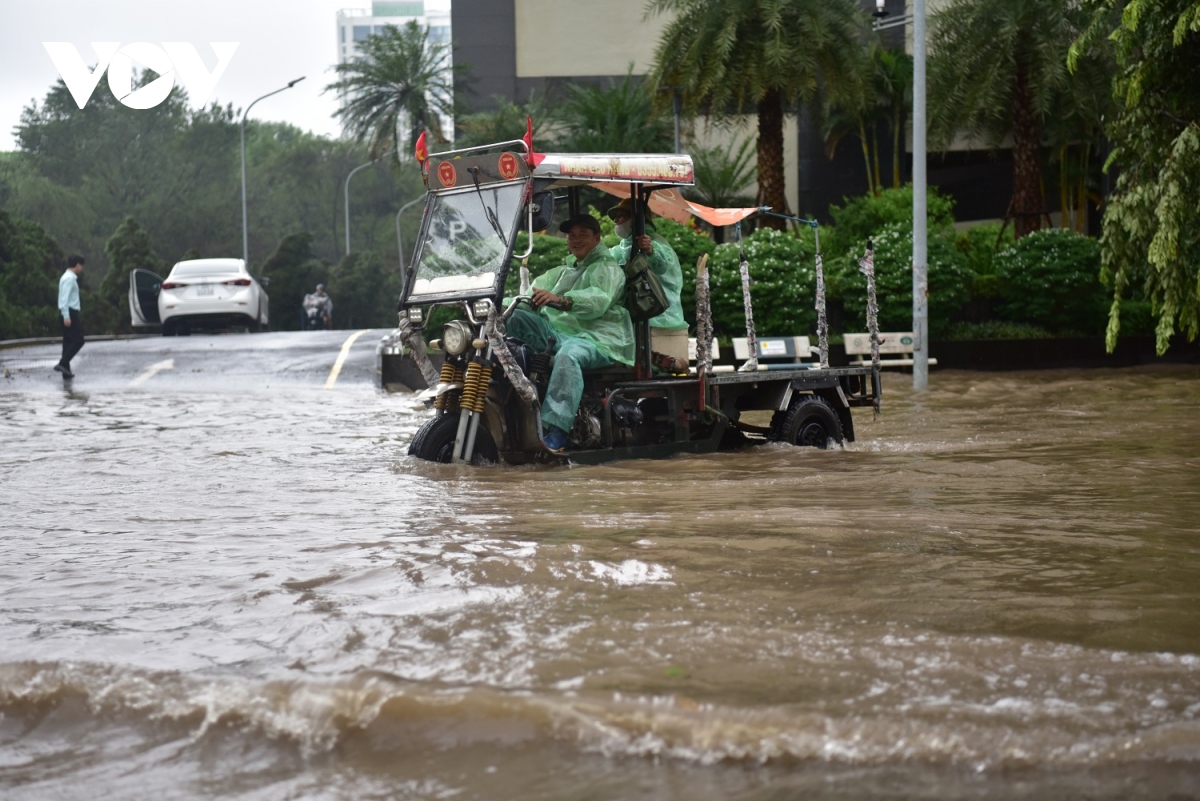 noi do ha noi nhieu noi bien thanh song do con mua lon tu dem qua va sang nay hinh anh 8