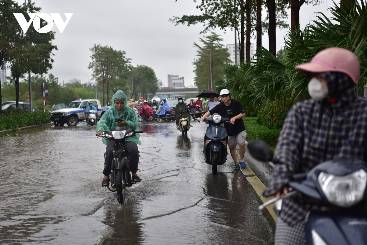 noi do ha noi nhieu noi bien thanh song do con mua lon tu dem qua va sang nay hinh anh 7