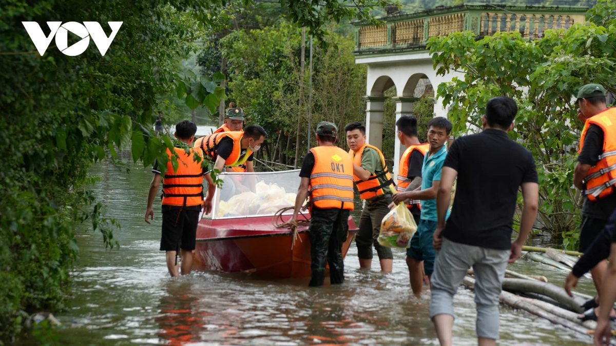 tiep tuc nhung hoat dong huong ve nguoi dan vung lu bi thiet hai sau bao so 3 hinh anh 9