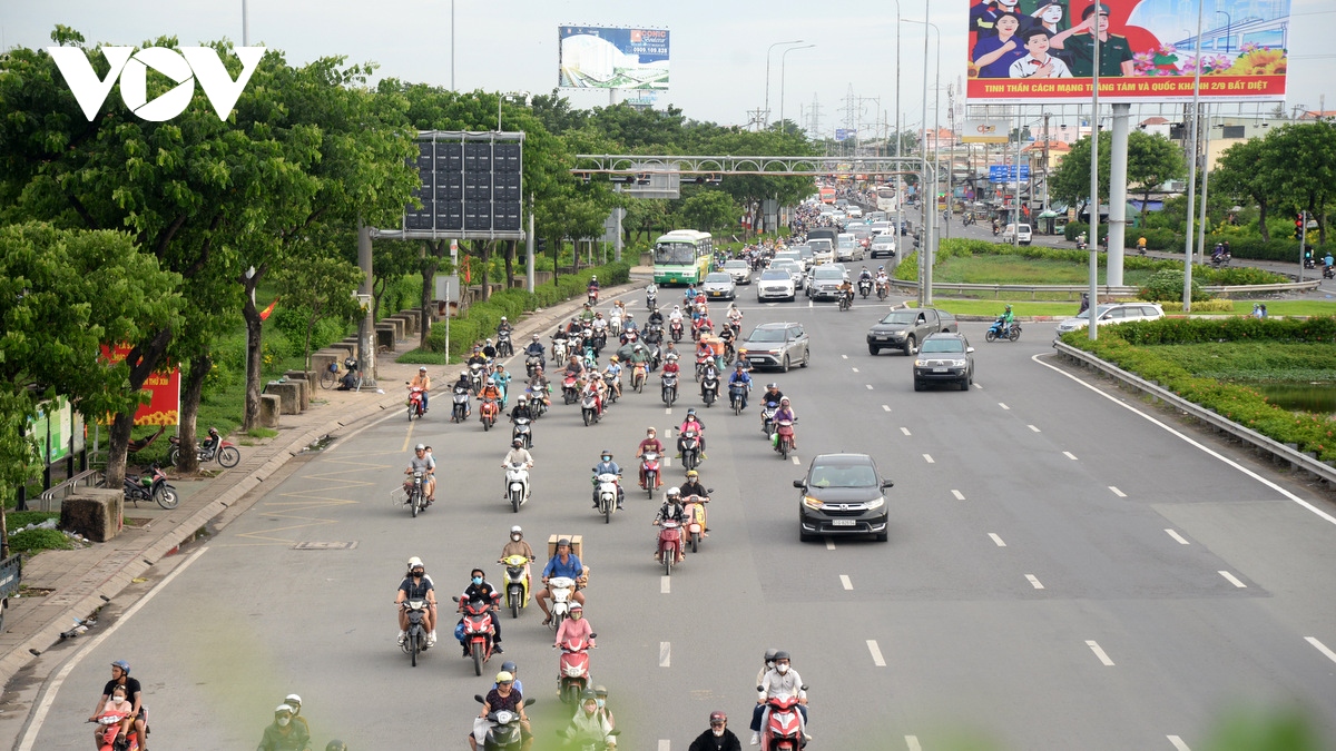 dong nguoi un un do ve tp.hcm, cac cua ngo dong nghet hinh anh 16