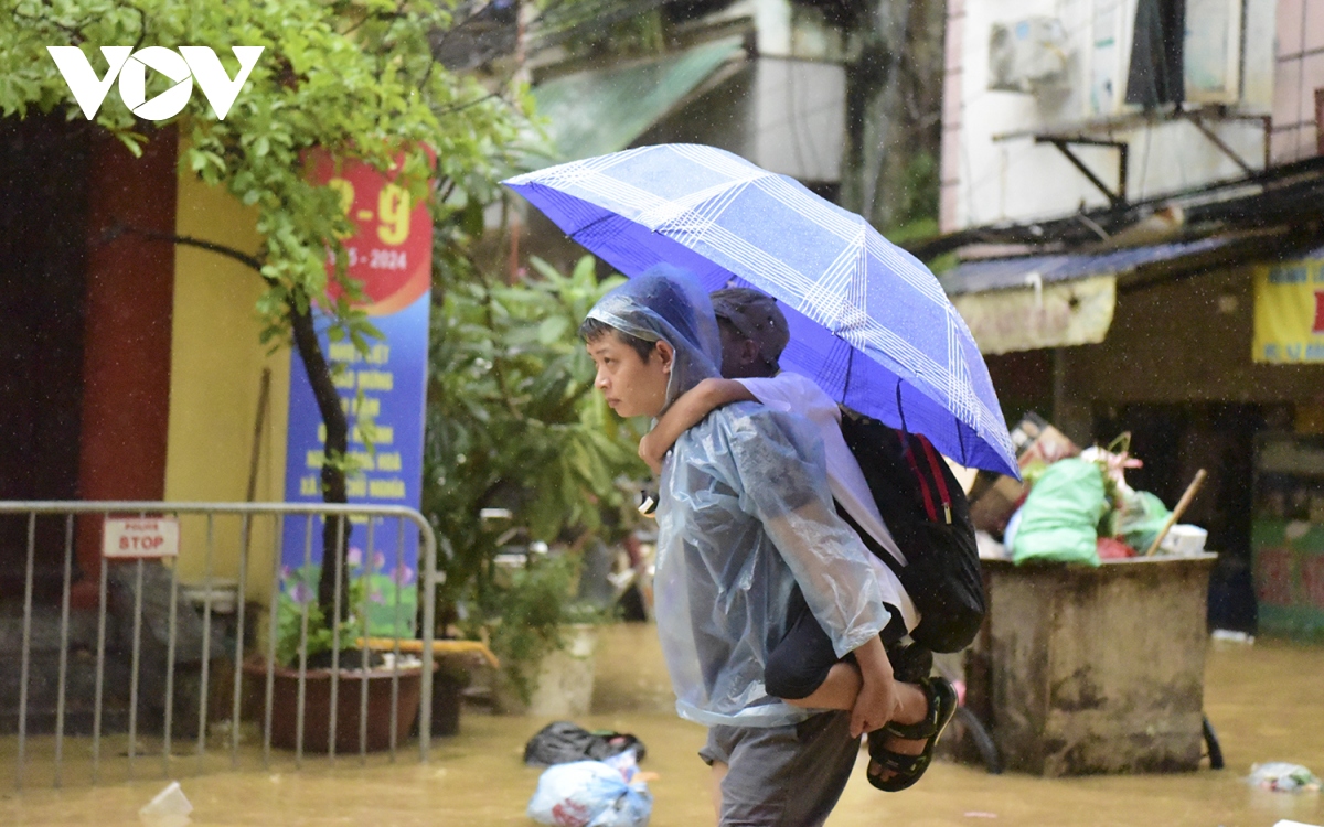 thoi tiet hom nay 12 9 mien bac co mua to den rat to, luong mua tren 80mm hinh anh 1