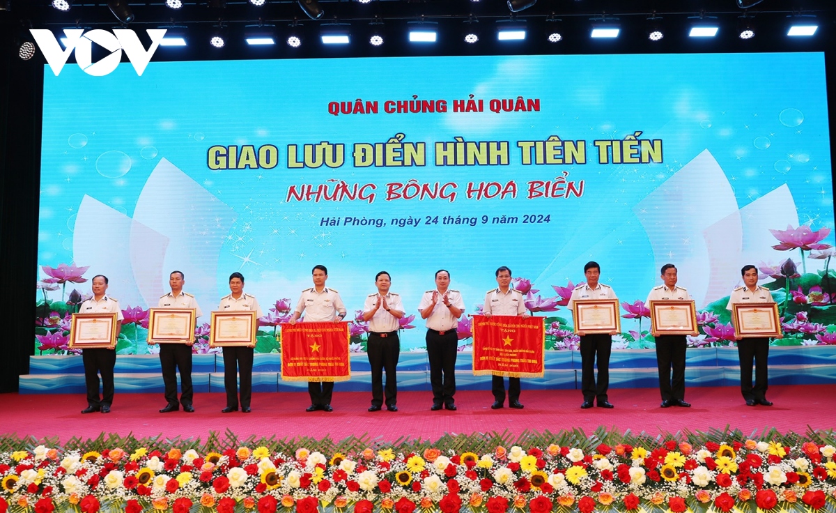 quan chung hai quan giao luu dien hinh tien tien nhung bong hoa bien hinh anh 1