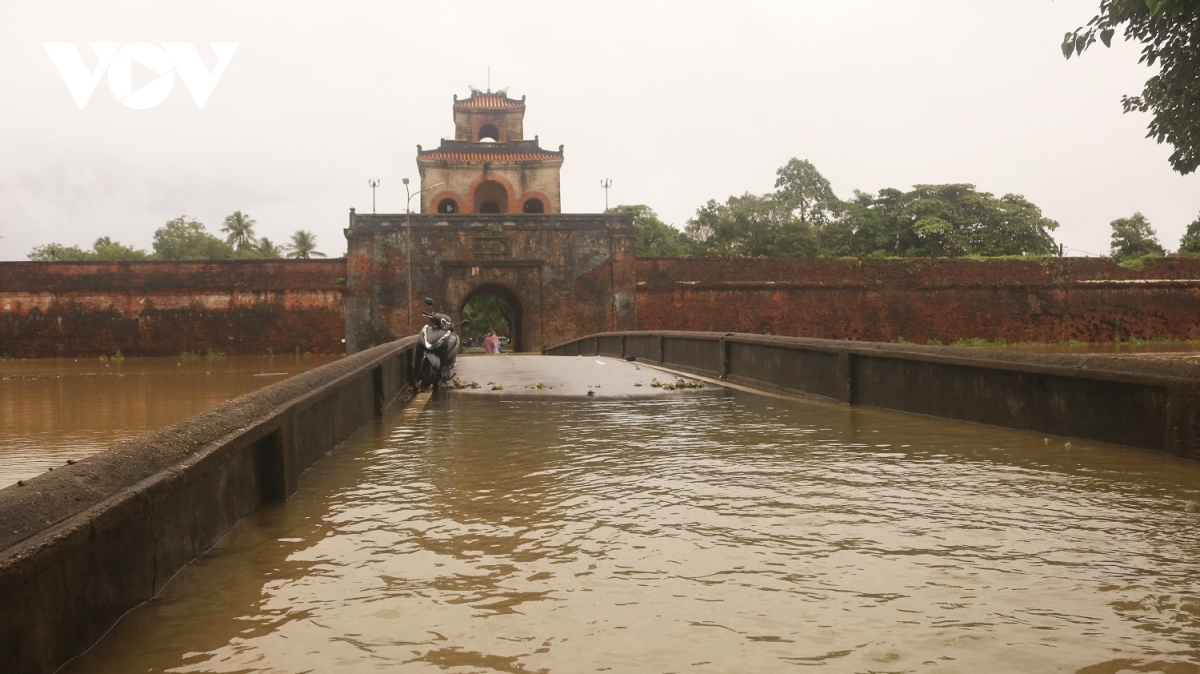 Dam bao an toan di tich co do hue trong mua mua bao hinh anh 1