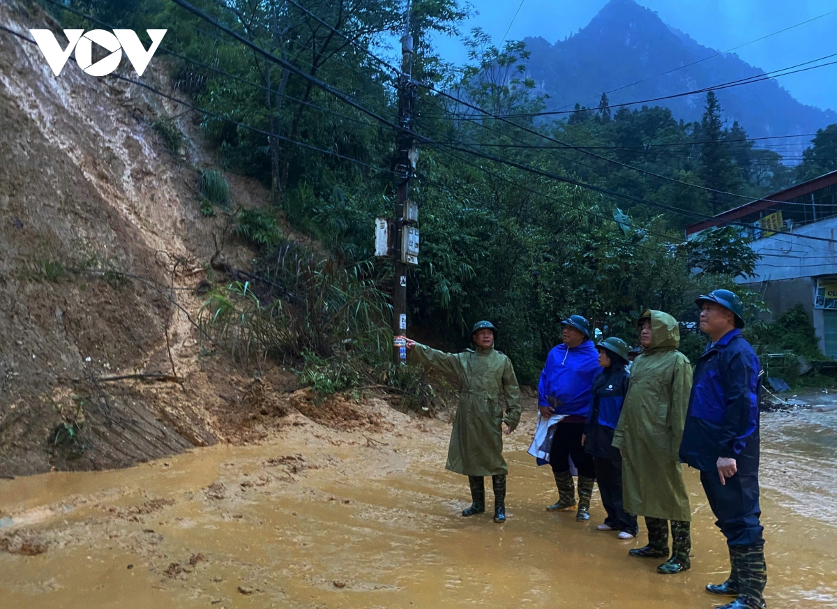 mua lu dien bien phuc tap, sat lo dat tai lao cai lam nhieu nguoi thuong vong hinh anh 4