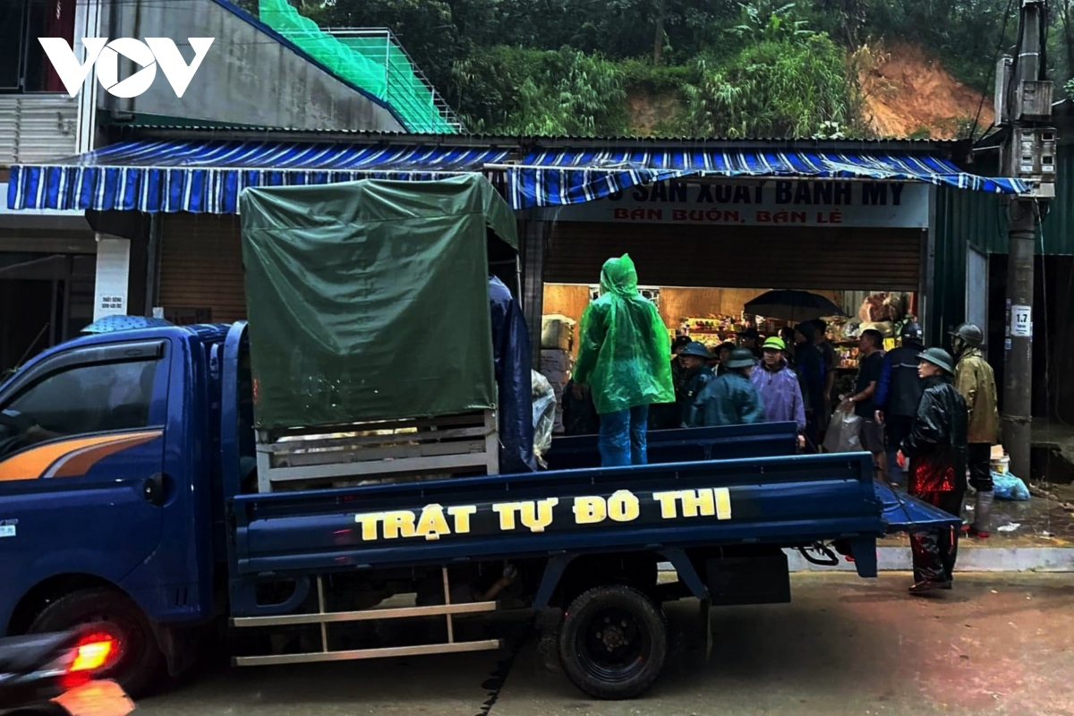 mua lu dien bien phuc tap, sat lo dat tai lao cai lam nhieu nguoi thuong vong hinh anh 5