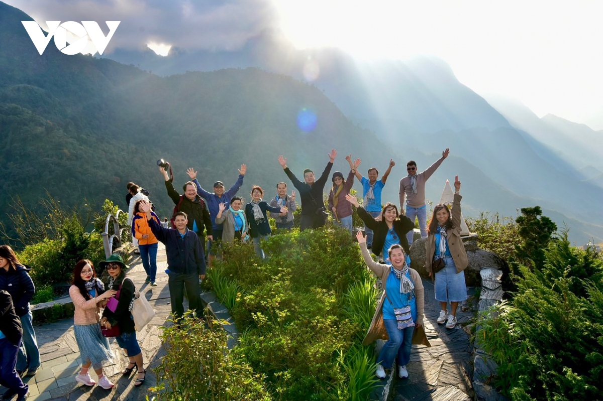 hang loat tour du lich mien bac phai huy hoac doi lich, doi tuyen hinh anh 1