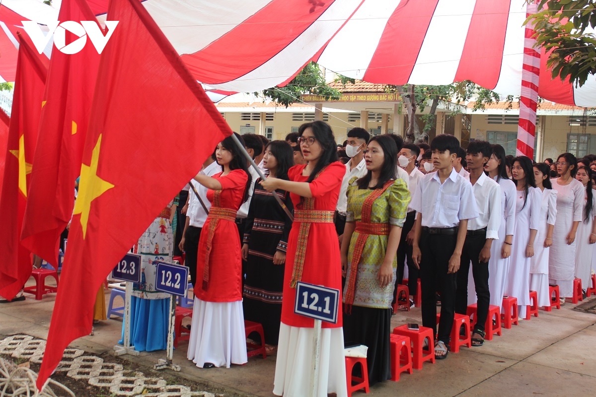 Học sinh các tỉnh Đông Nam bộ đón năm học mới