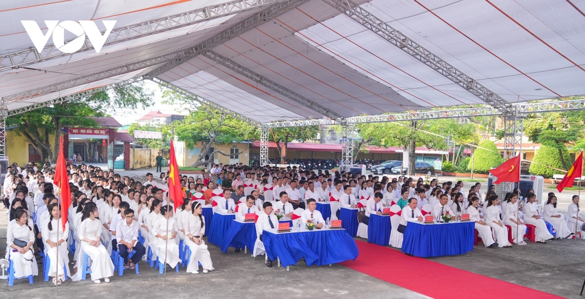 nhung le khai giang giua bien khoi hinh anh 3