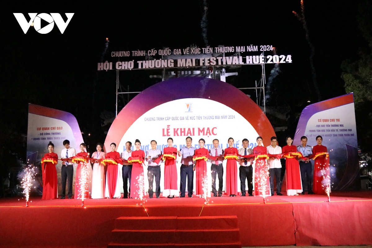 hoi cho thuong mai festival hue 2024 huong ve dong bao mien bac hinh anh 1