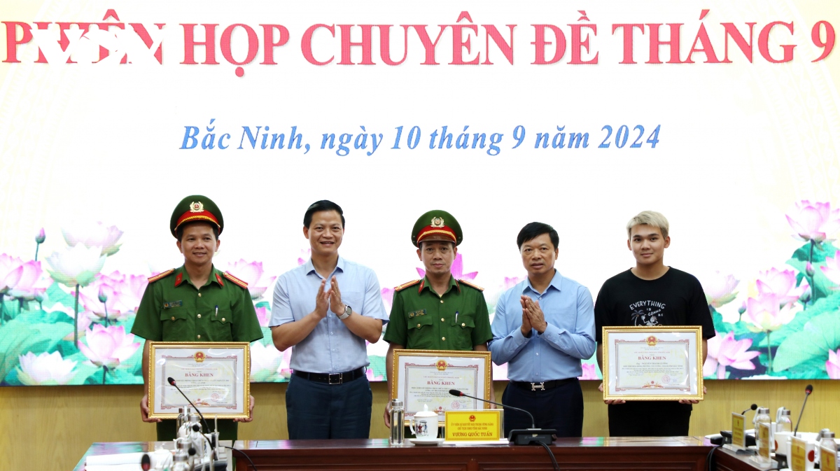 bac ninh khen thuong dot xuat ca nhan, tap the co thanh tich xu ly su co sat truot de hinh anh 2