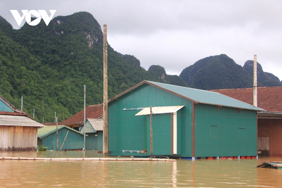 nha phao chong lu giup nguoi dan quang binh ung pho an toan voi ngap lut hinh anh 12