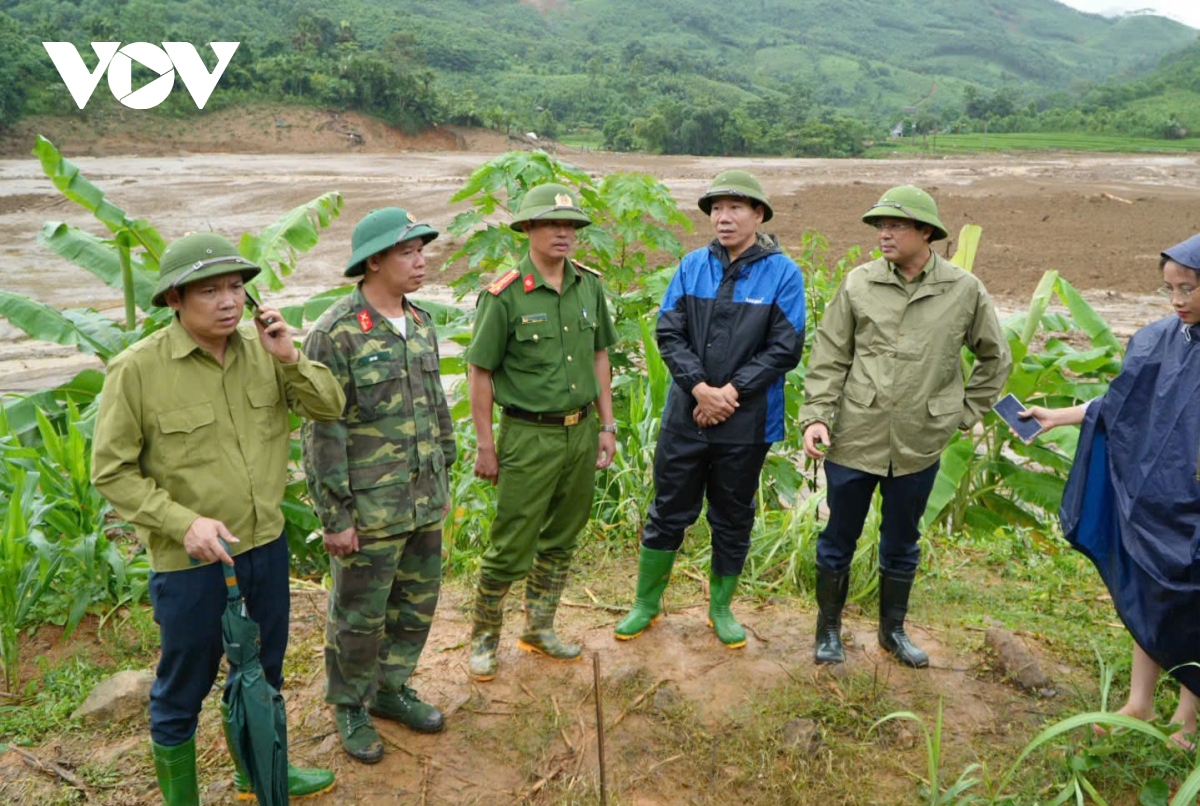 Lực lượng cứu hộ đã có mặt tại thôn lũ quét Làng Nủ tìm kiếm người mất tích