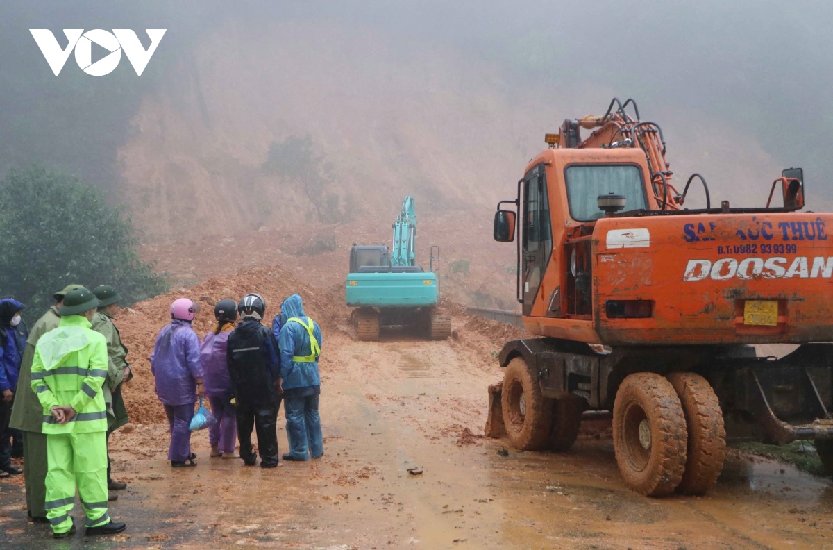 quoc lo 4d lai chau di lao cai van chua the thong duong hinh anh 4