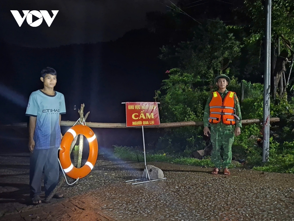 Quảng Bình: Mưa lớn, gió mạnh, ngầm tràn bị chia cắt, kêu gọi người dân đi rừng