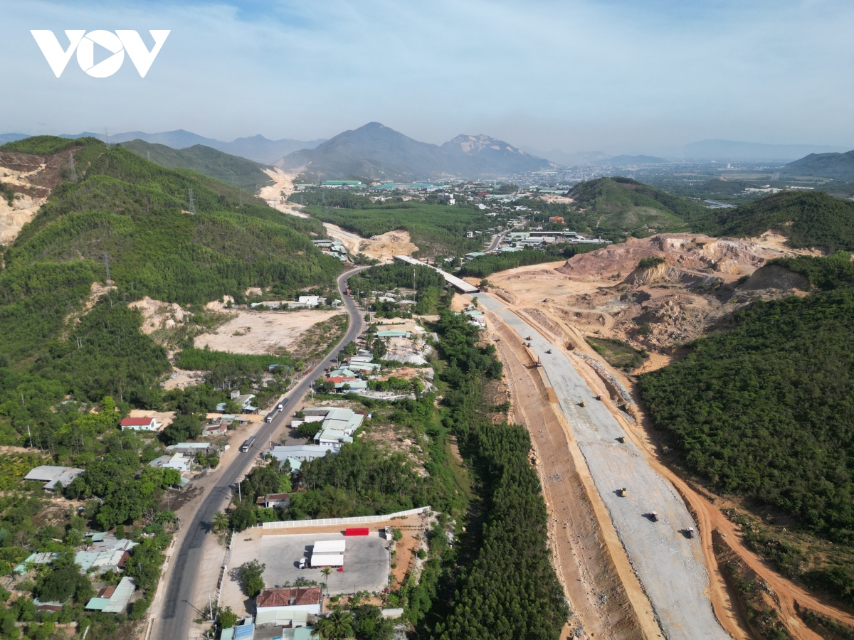 cham di doi ha tang dien, anh huong tien do cao toc quy nhon-chi thanh hinh anh 11