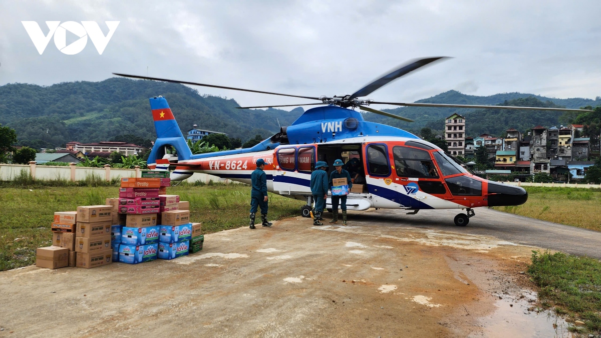 bo quoc phong tiep tuc van chuyen hang cuu tro den cao bang hinh anh 2