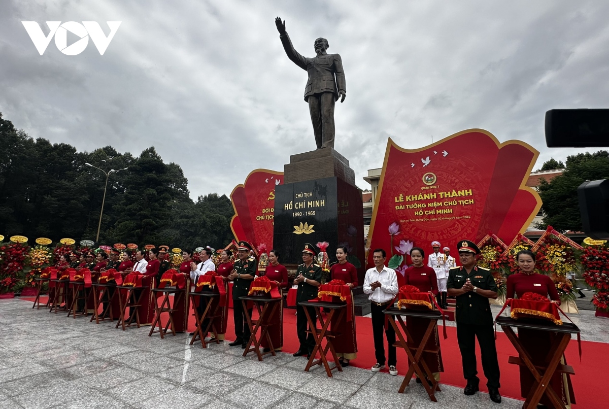 Quân khu 7 khánh thành Đài tưởng niệm Chủ tịch Hồ Chí Minh