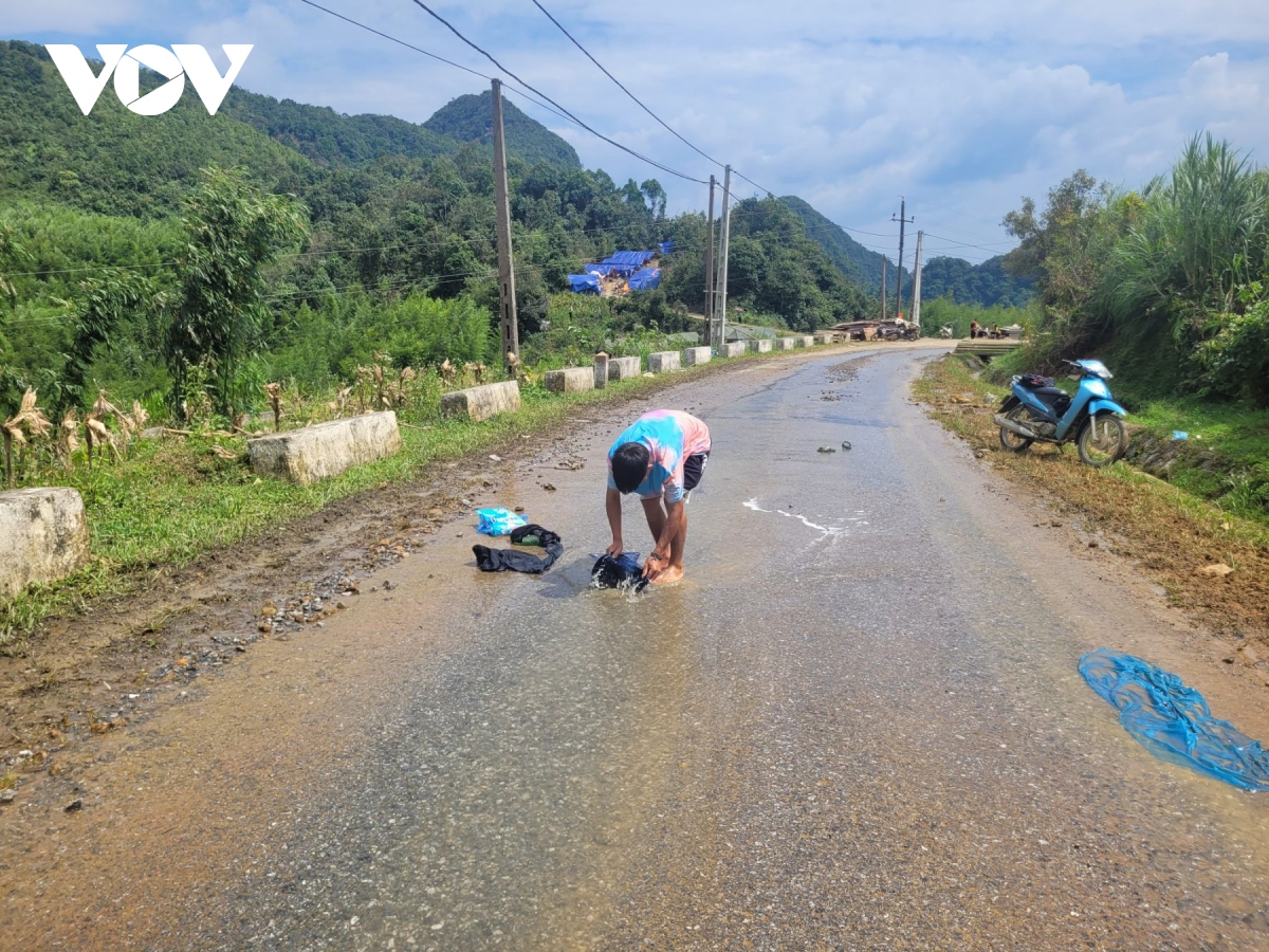 cao bang tien hanh xu ly moi truong ngan dich benh bung phat o vung thien tai hinh anh 5