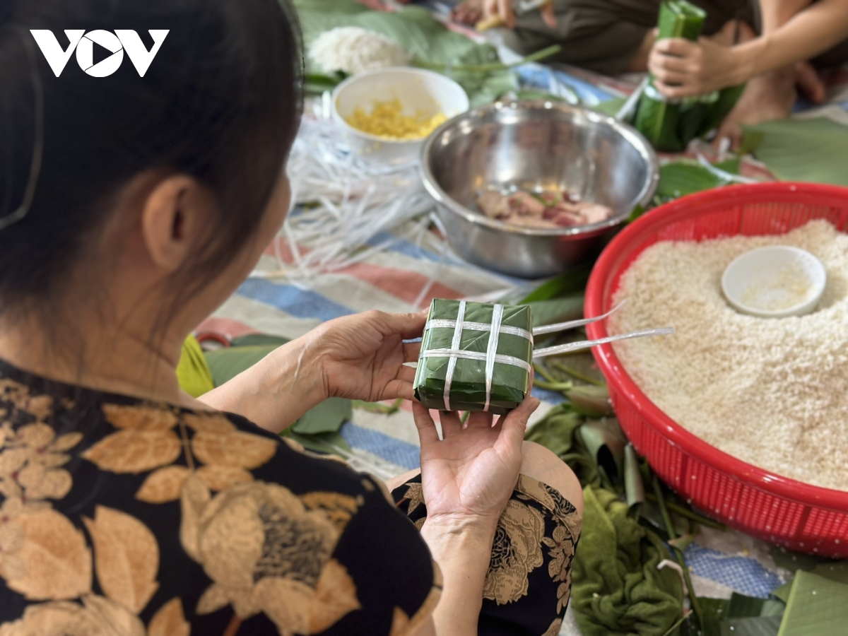 nguoi dan son la goi yeu thuong gui ve vung lu hinh anh 5