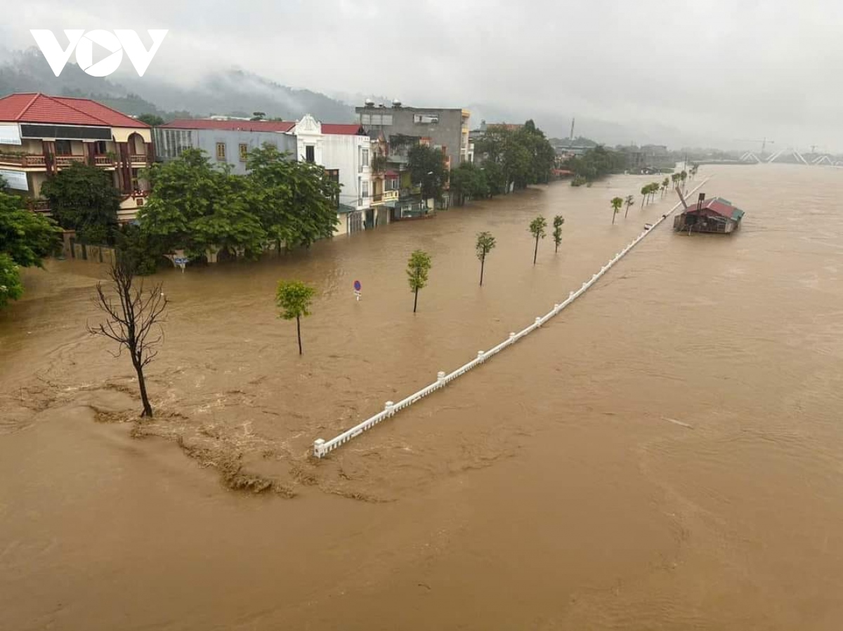 Nước sông Hồng dâng cao nhiều nơi ở Lào Cai ngập sâu