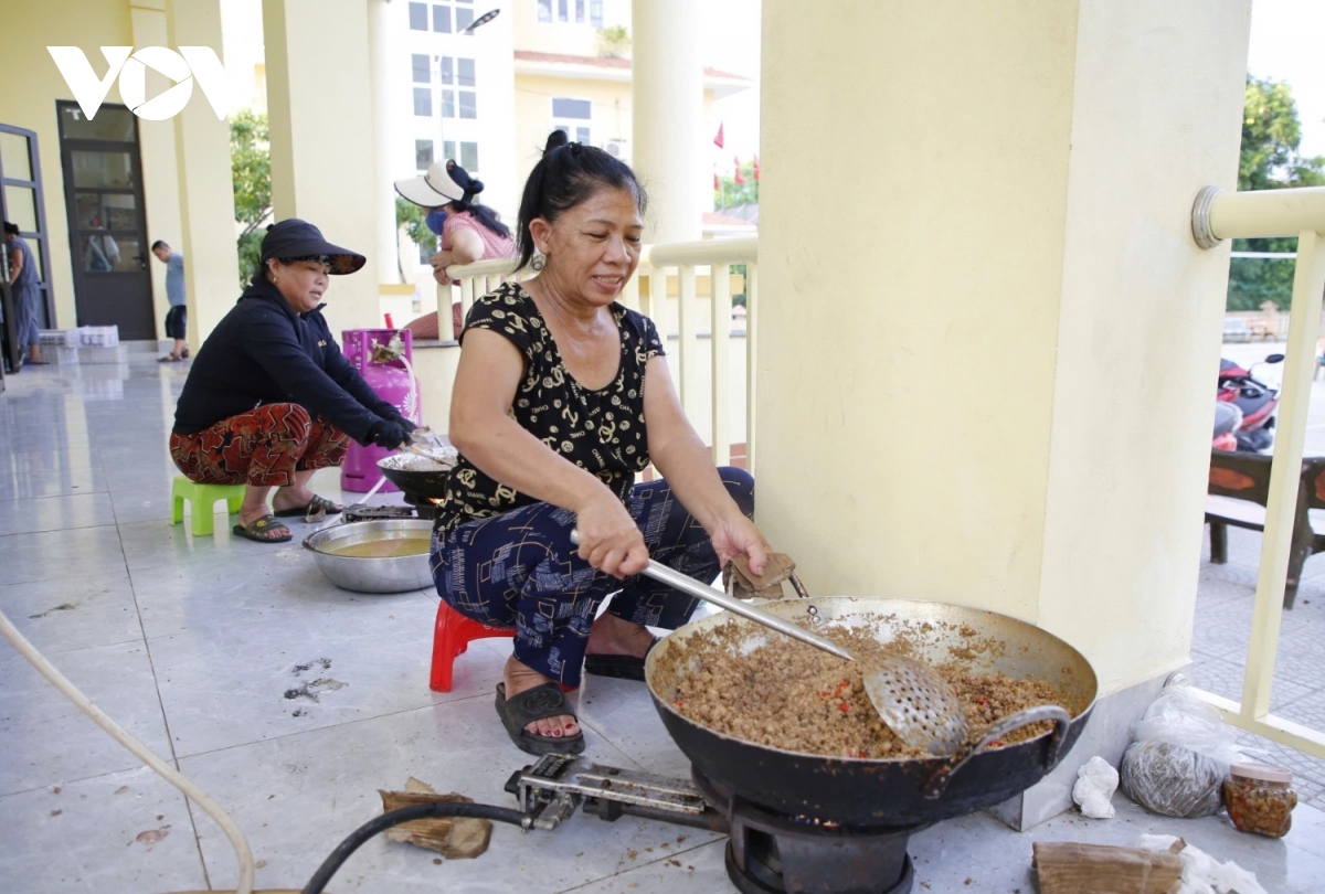 nguoi dan quang binh lam ruoc thit gui ho tro dong bao vung thien tai hinh anh 4