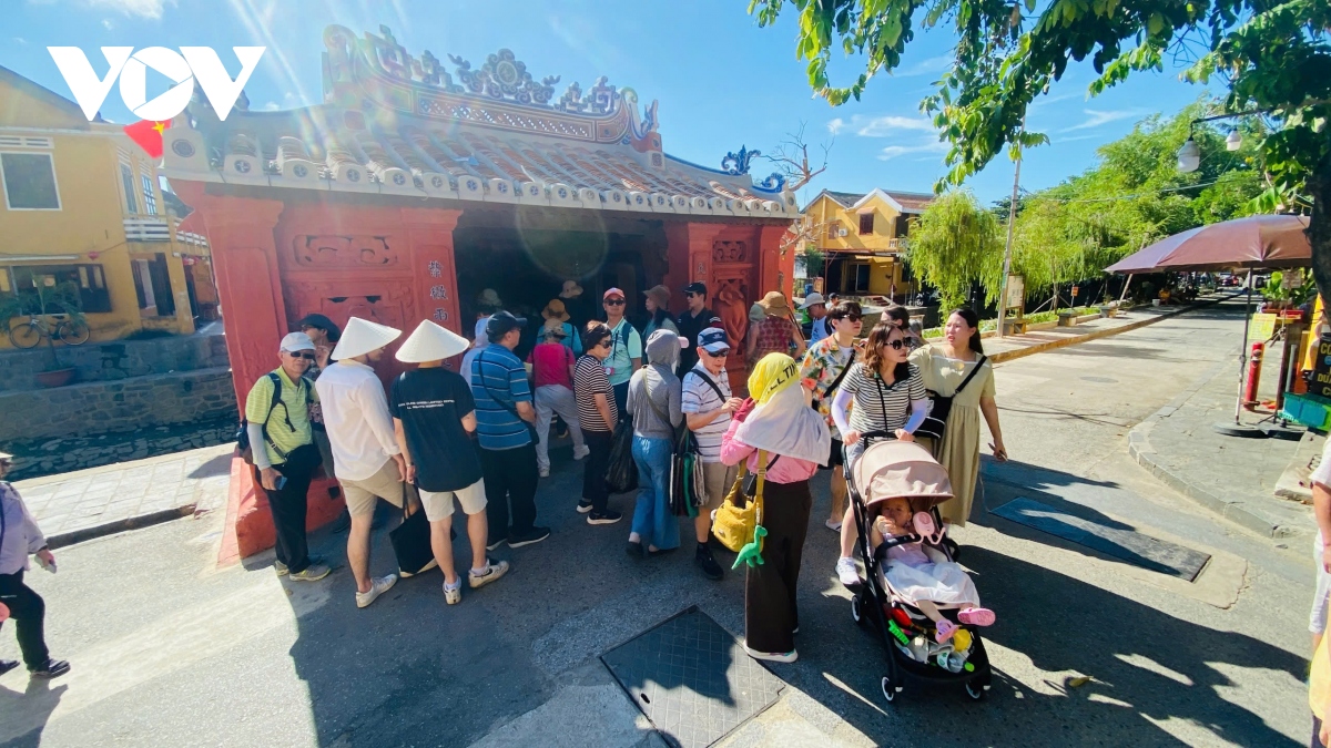 du lich ca nuoc don luong khach tang cao dip nghi le hinh anh 7