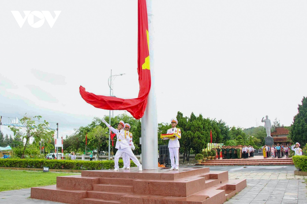 quang ninh ron rang loat su kien du lich suot ky nghi le hinh anh 2