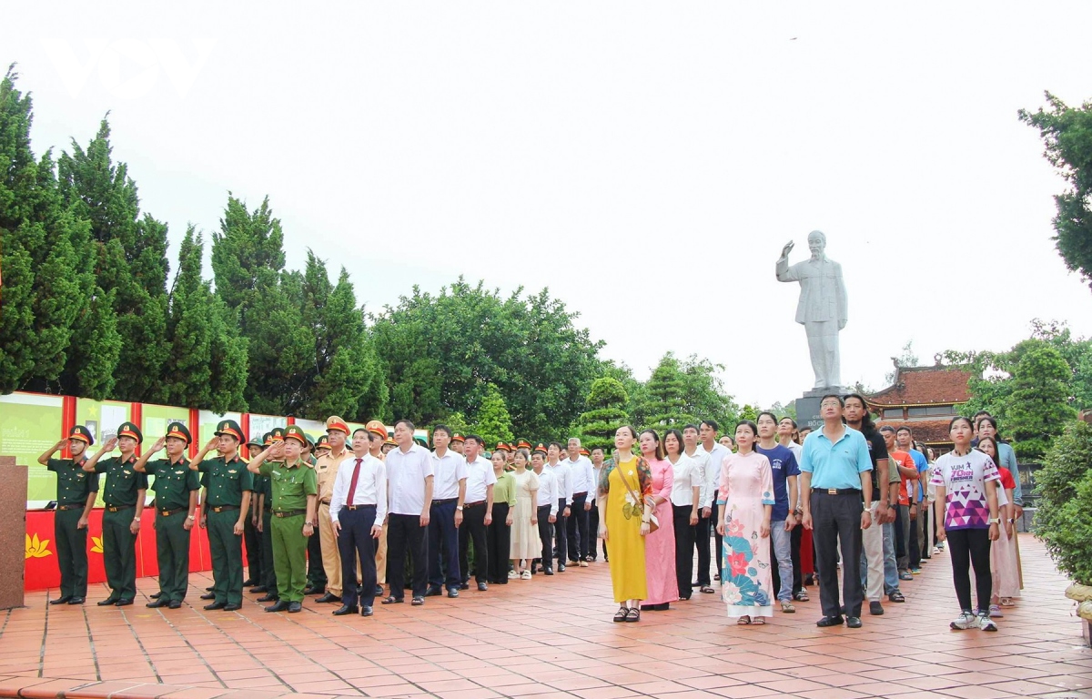 quang ninh ron rang loat su kien du lich suot ky nghi le hinh anh 3