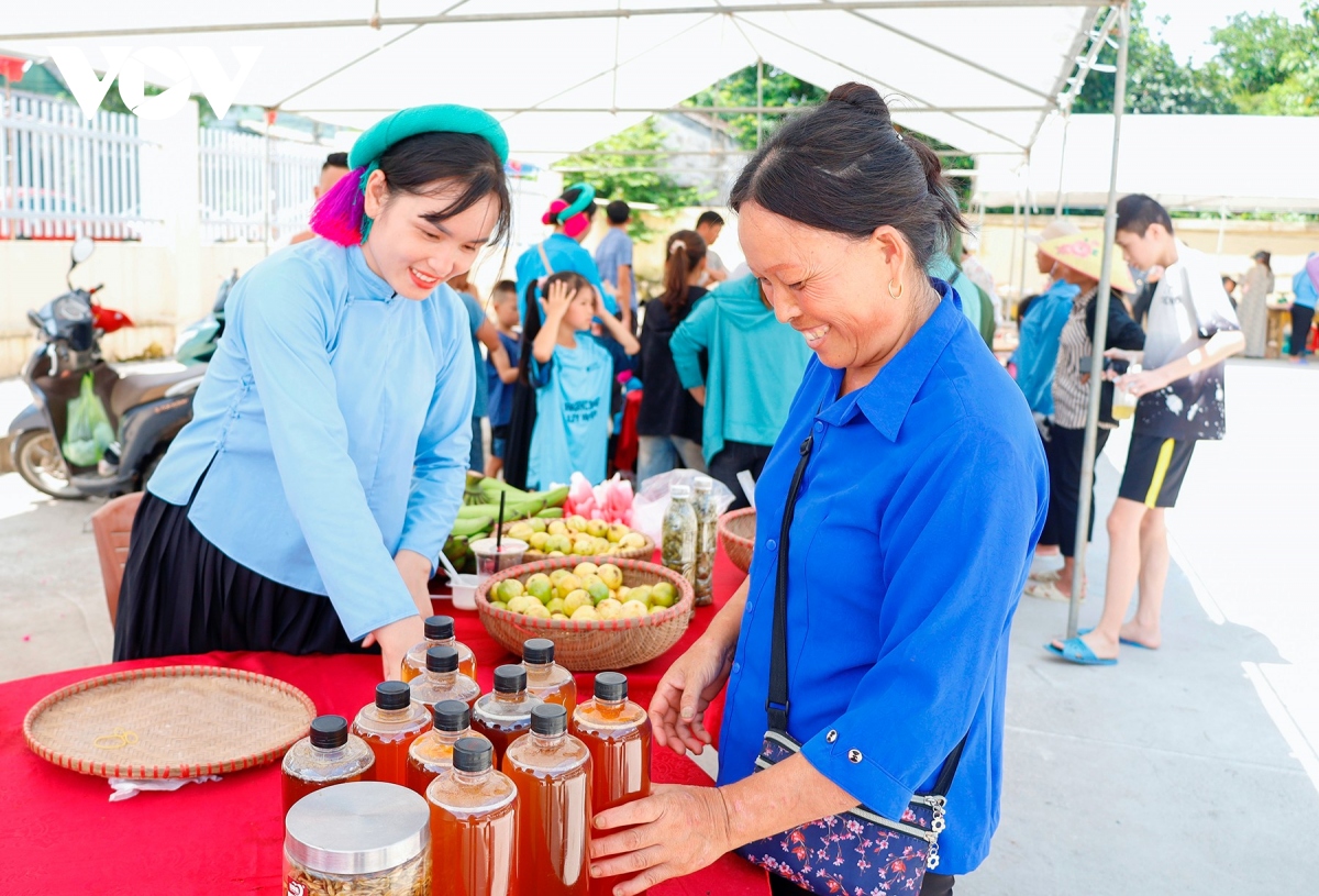 quang ninh ron rang loat su kien du lich suot ky nghi le hinh anh 4