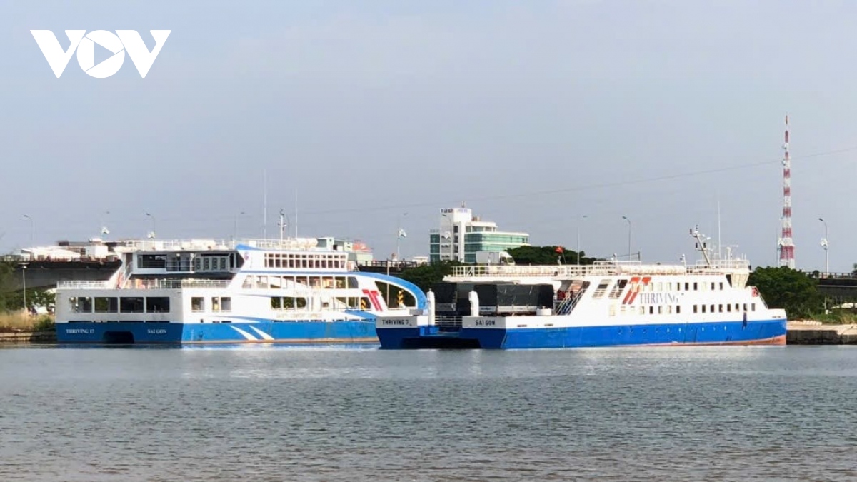 Anh huong bao, tau di phu quoc va nguoc lai tam ngung hoat dong hinh anh 1