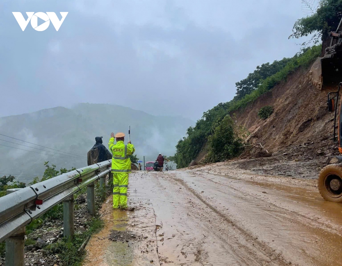 Nhiều điểm nguy cơ sạt lở trên các tuyến quốc lộ ở Sơn La