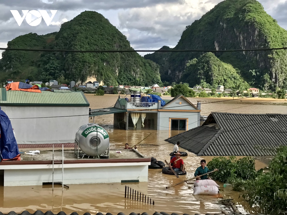 thuan chau son la di chuyen cac ho dan trong vung nguy hiem den noi an toan hinh anh 1