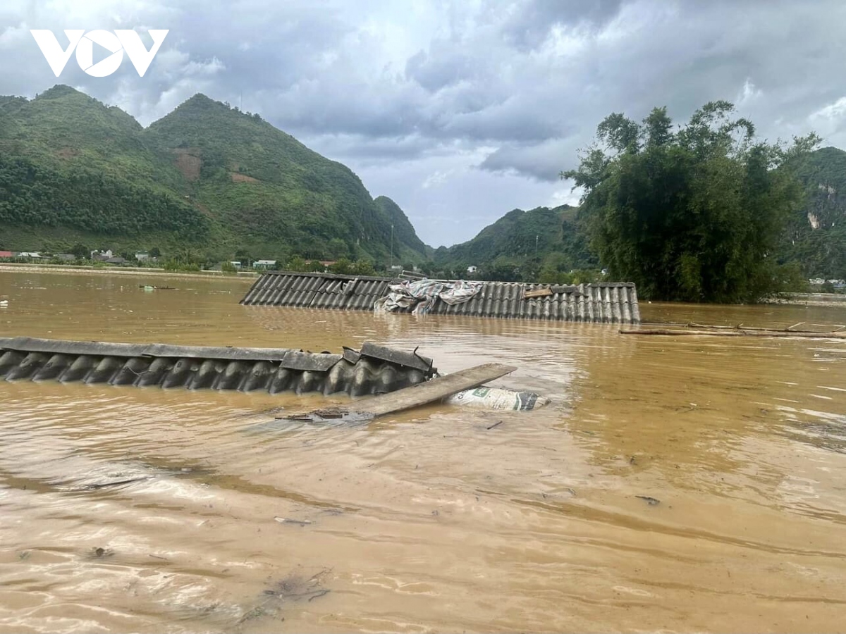 thuan chau son la di chuyen cac ho dan trong vung nguy hiem den noi an toan hinh anh 2