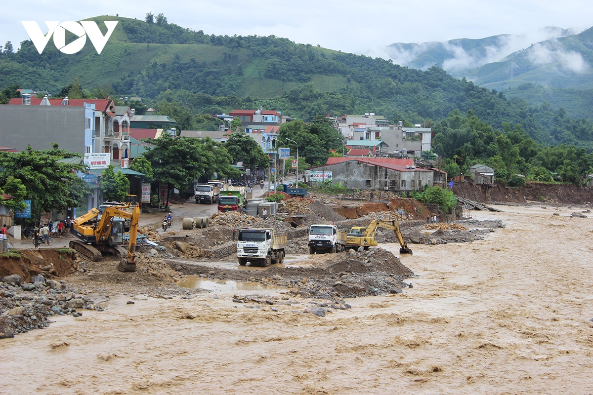 sieu bao yagi giam cap, co xu huong hoi nhich len tren hinh anh 63