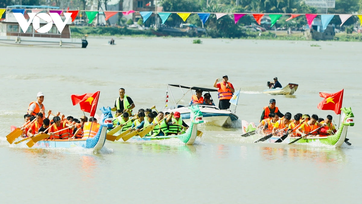 hang ngan nguoi tu cac noi do ve cong vien bach Dang o binh duong dip 2 9 hinh anh 1