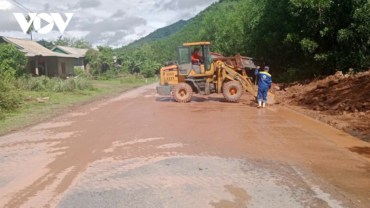 Quảng Trị khắc phục giao thông sạt lở, sự cố mất điện do bão số 4
